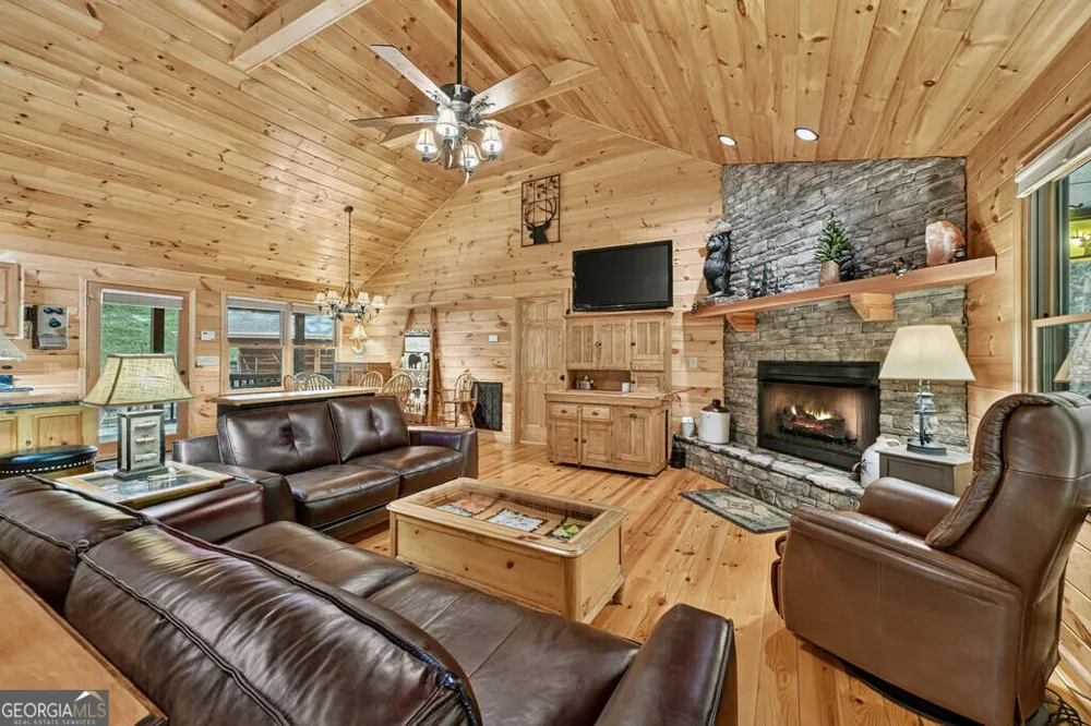 162 Primrose CT Ellijay, GA 30540
