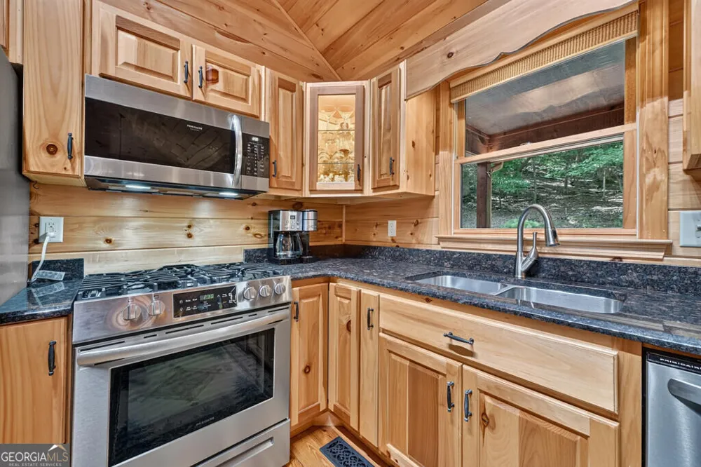 162 Primrose CT Ellijay, GA 30540