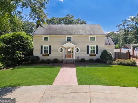 711 Maple DR