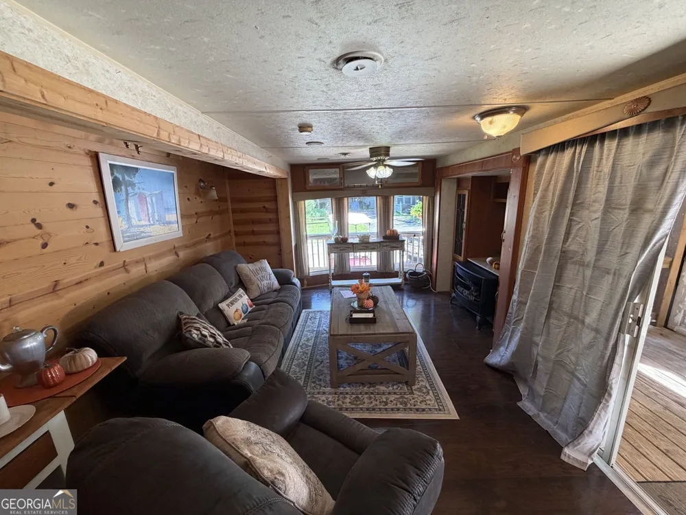 4124 Riverbank RUN Hiawassee, GA 30546
