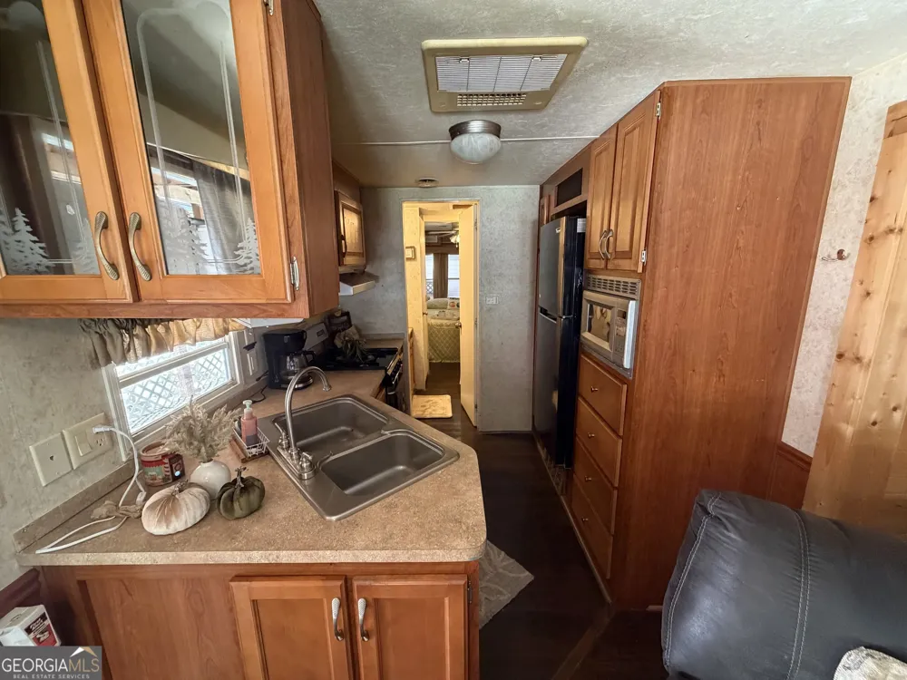 4124 Riverbank RUN Hiawassee, GA 30546