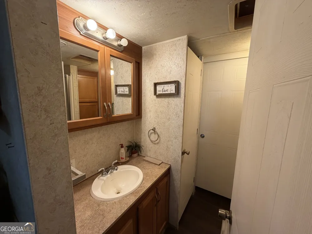 4124 Riverbank RUN Hiawassee, GA 30546