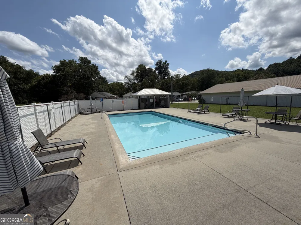 4124 Riverbank RUN Hiawassee, GA 30546