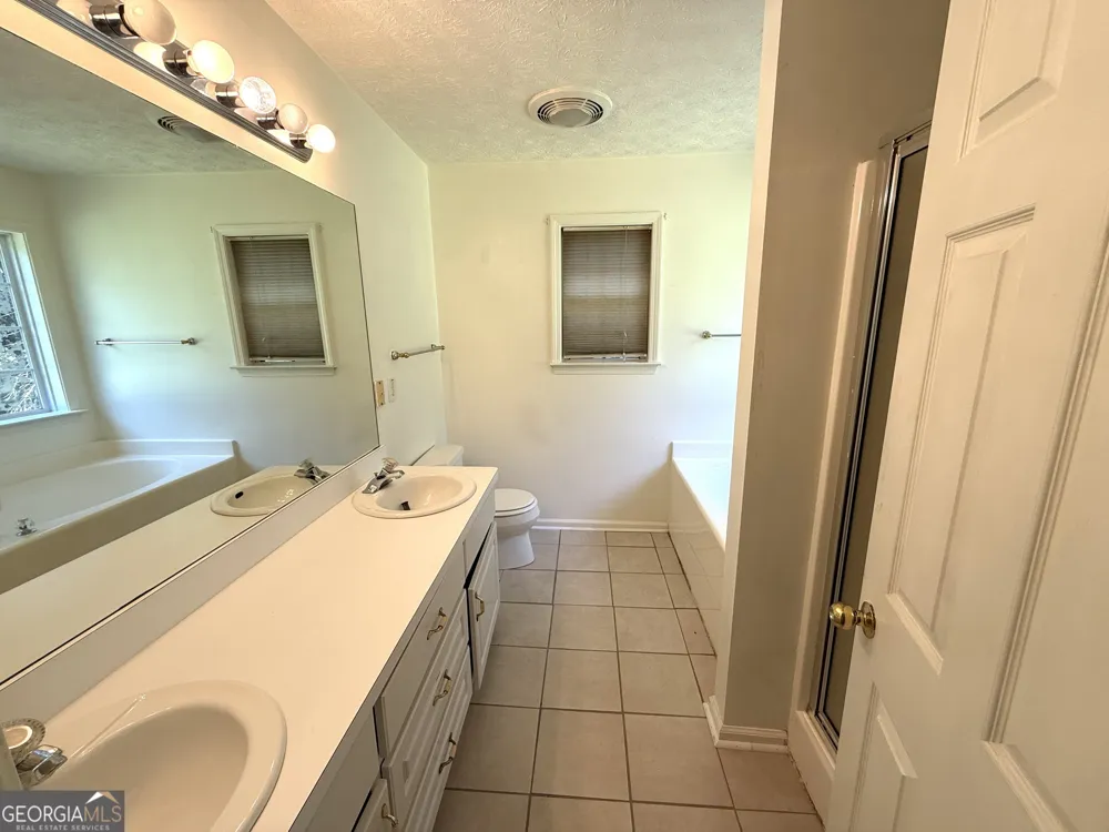 25 Brookstone CT Covington, GA 30016