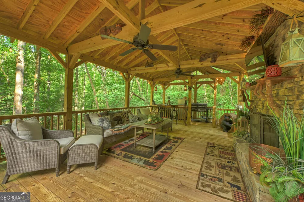 685 Chopped Oak RD Ellijay, GA 30540