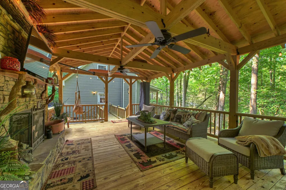 685 Chopped Oak RD Ellijay, GA 30540
