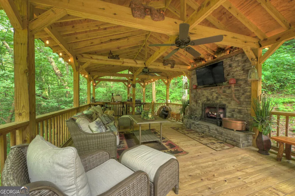 685 Chopped Oak RD Ellijay, GA 30540