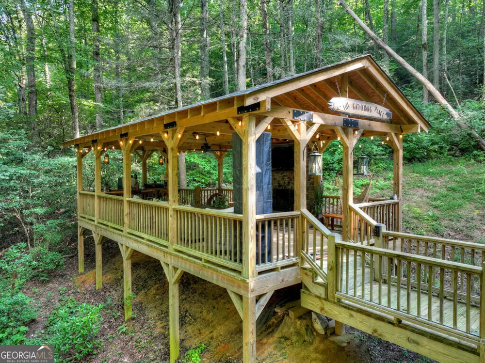685 Chopped Oak RD Ellijay, GA 30540