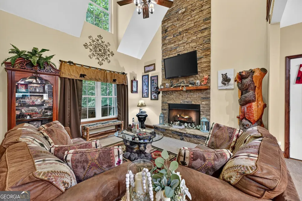 685 Chopped Oak RD Ellijay, GA 30540