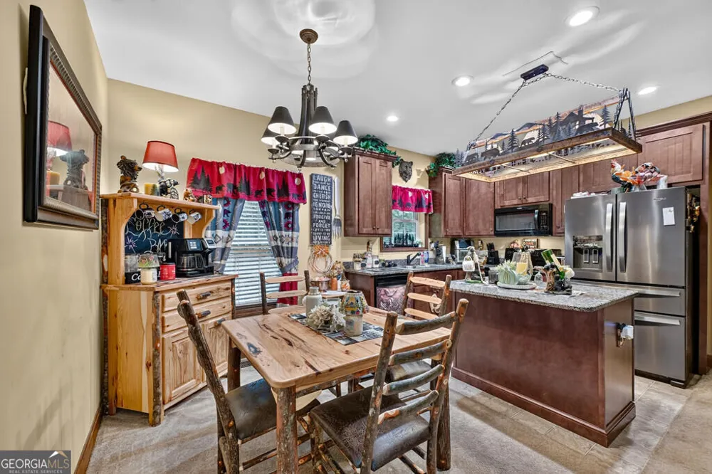 685 Chopped Oak RD Ellijay, GA 30540