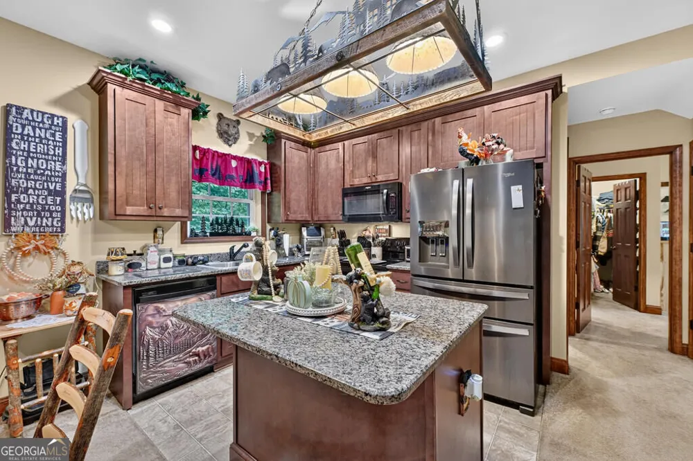 685 Chopped Oak RD Ellijay, GA 30540