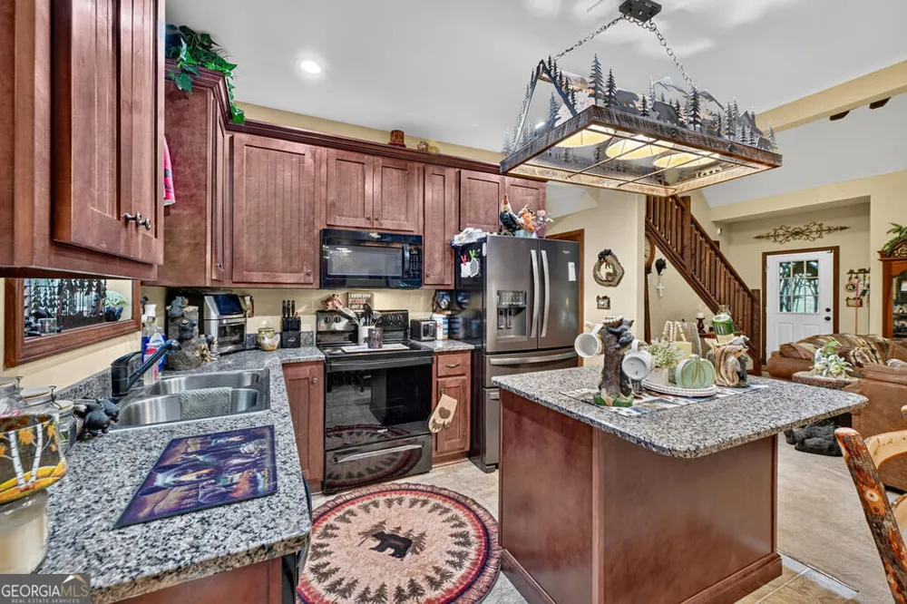 685 Chopped Oak RD Ellijay, GA 30540