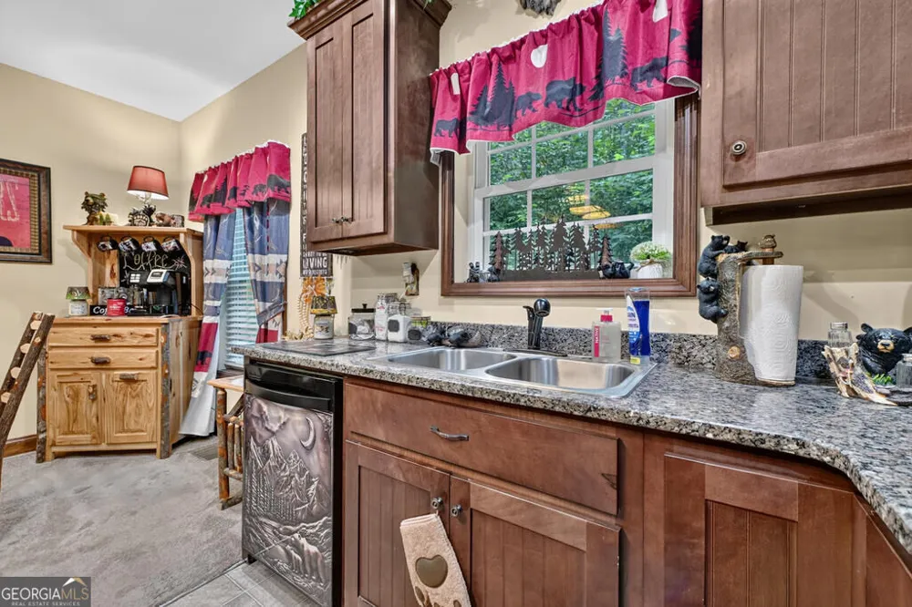 685 Chopped Oak RD Ellijay, GA 30540