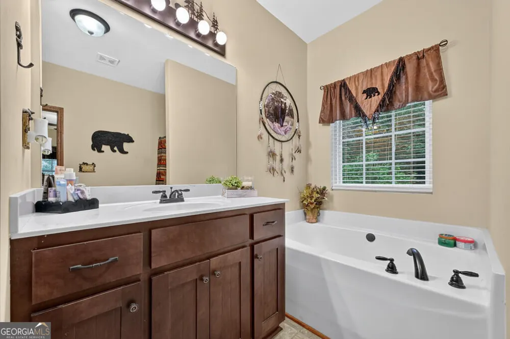 685 Chopped Oak RD Ellijay, GA 30540