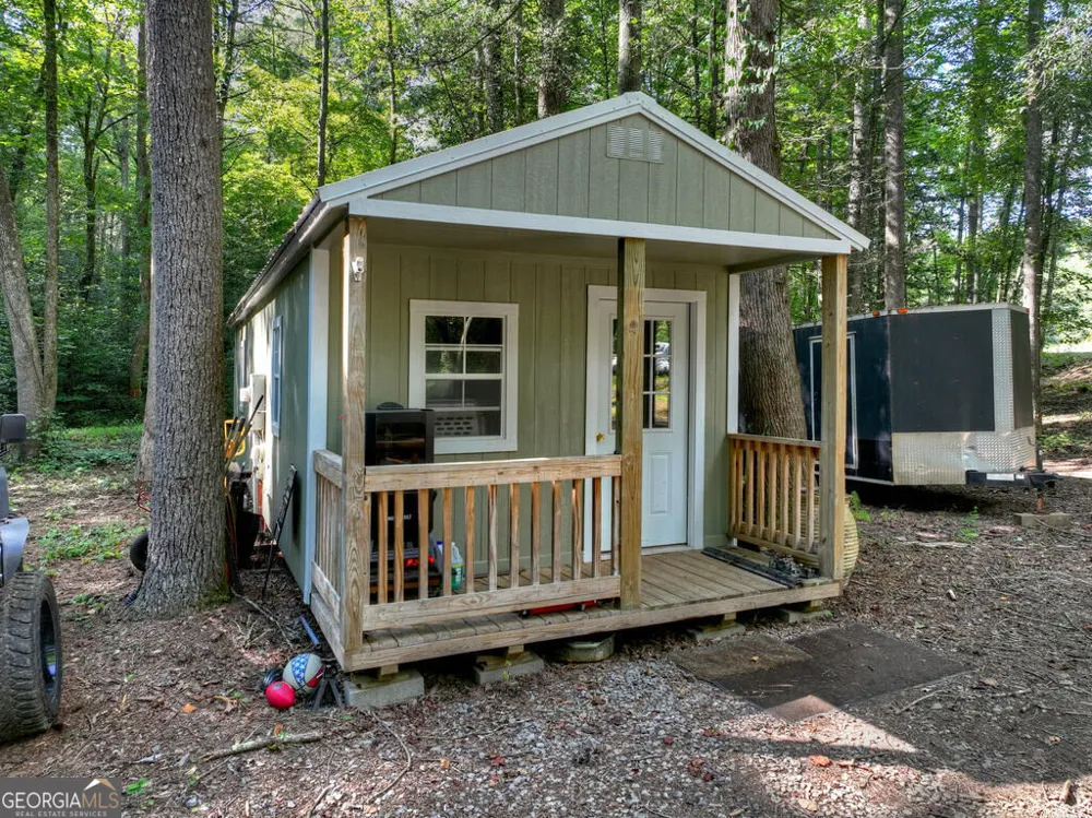 685 Chopped Oak RD Ellijay, GA 30540