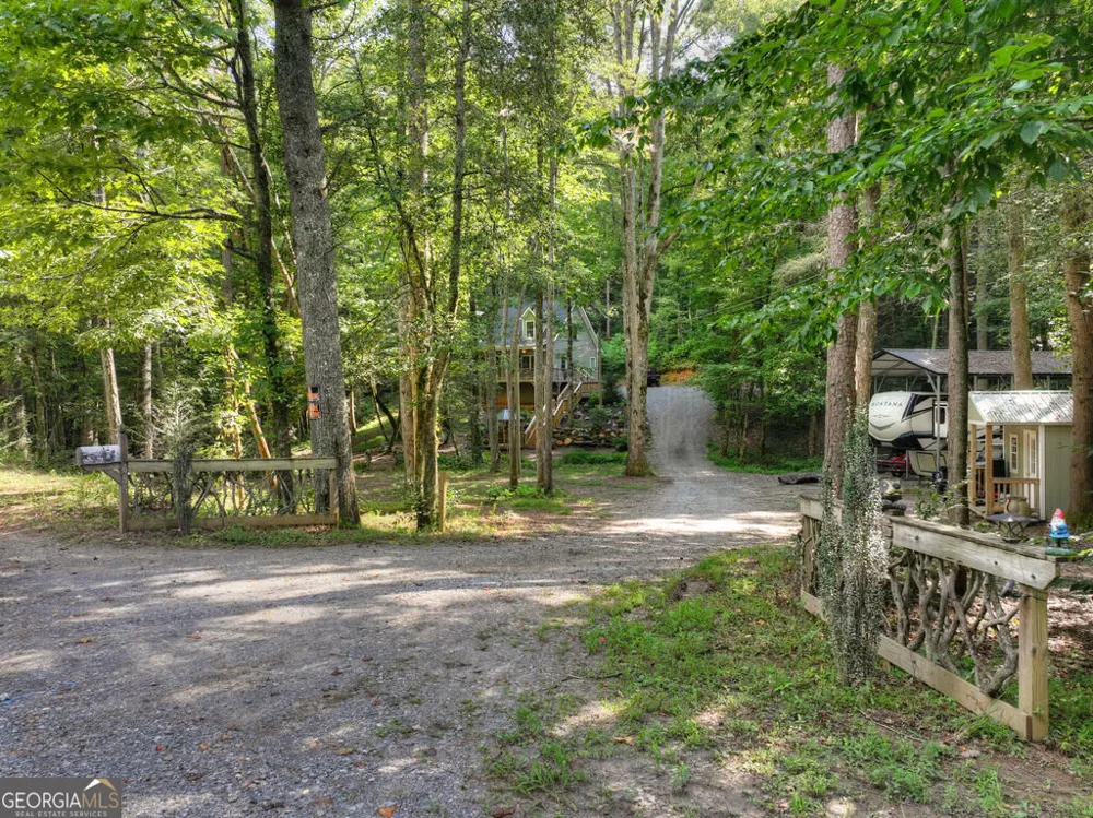 685 Chopped Oak RD Ellijay, GA 30540