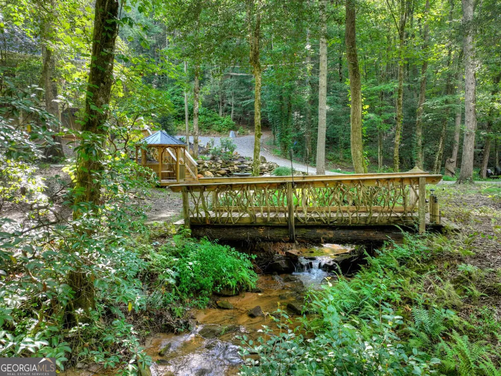 685 Chopped Oak RD Ellijay, GA 30540