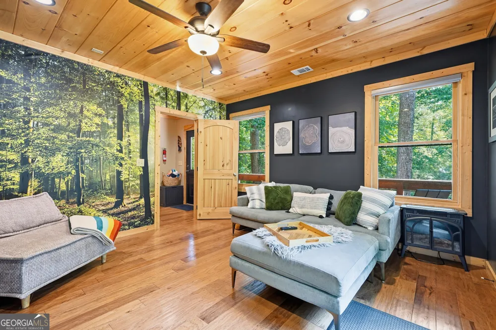 681 Catawba CIR Ellijay, GA 30540
