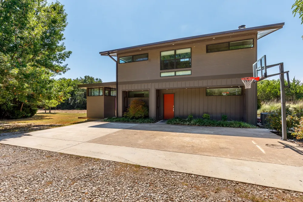 6448 County Road 437 Princeton, TX 75407