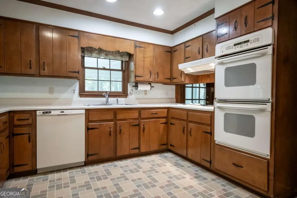 135 Old Fort RD Athens, GA 30606