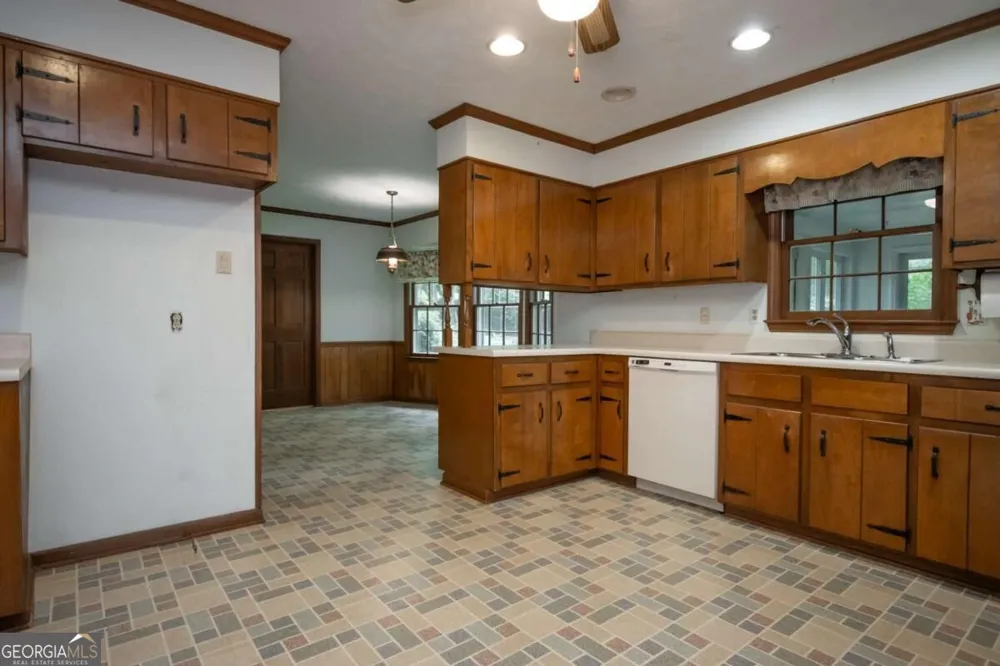 135 Old Fort RD Athens, GA 30606