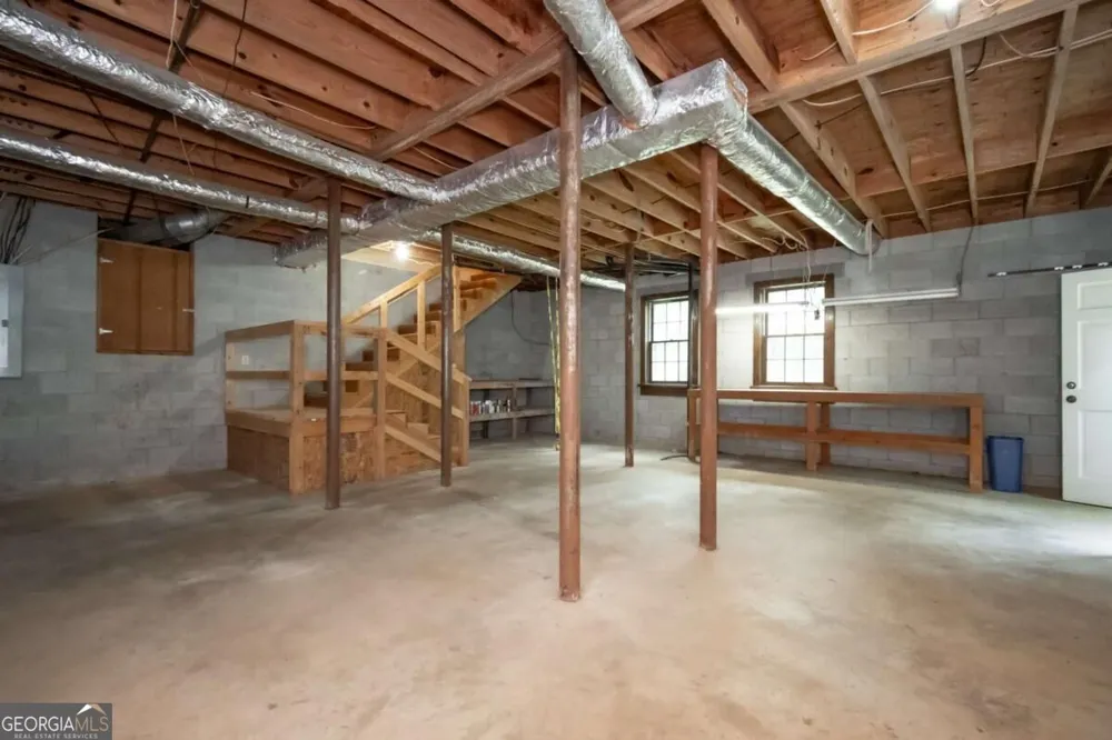 135 Old Fort RD Athens, GA 30606