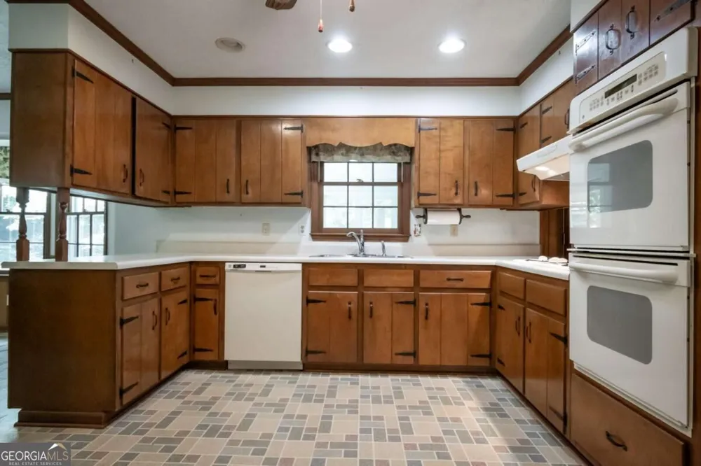 135 Old Fort RD Athens, GA 30606