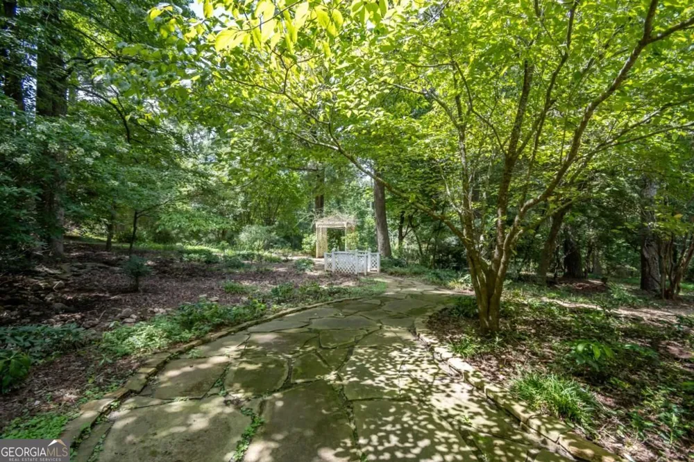135 Old Fort RD Athens, GA 30606