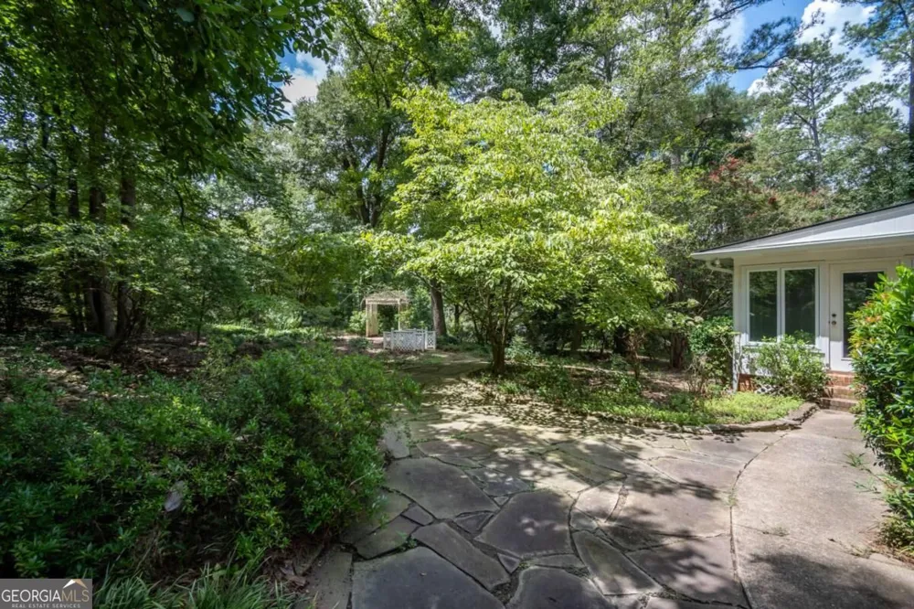 135 Old Fort RD Athens, GA 30606