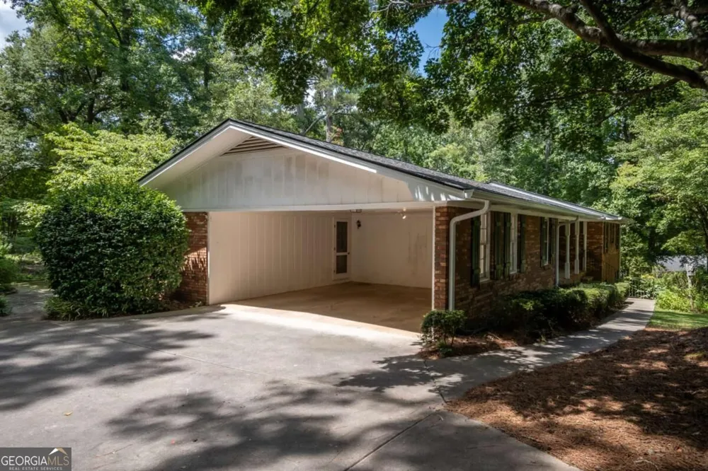 135 Old Fort RD Athens, GA 30606