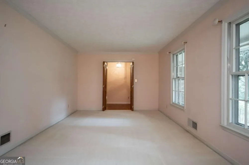 135 Old Fort RD Athens, GA 30606