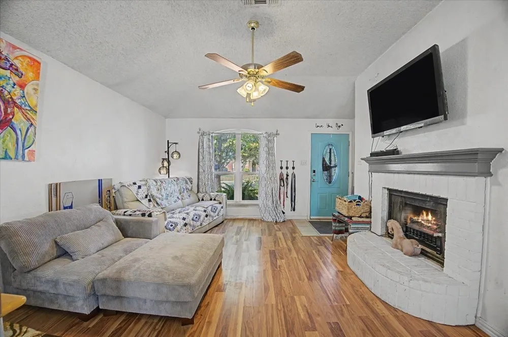 5705 Heatherglen Terrace Fort Worth, TX 76179