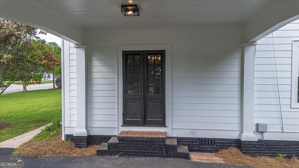6104 Floyd ST NE Covington, GA 30014