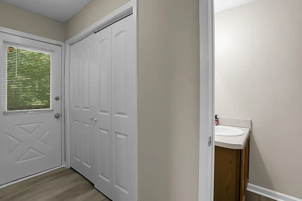 1229 Creek Forest CT NW Conyers, GA 30012
