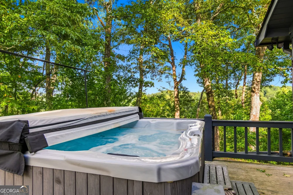 142 Oak Hill DR Mineral Bluff, GA 30559