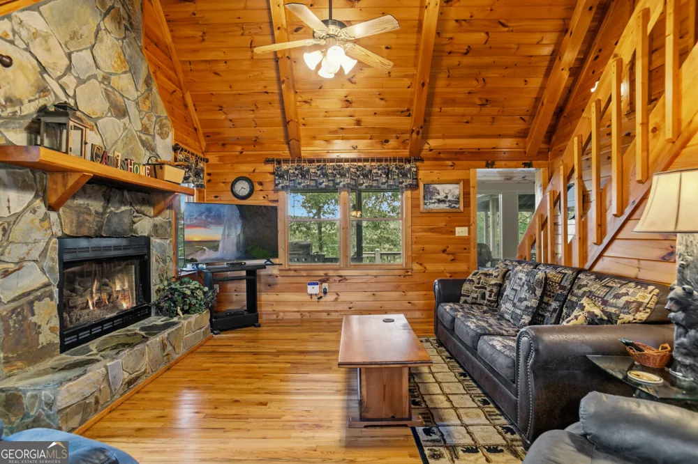 142 Oak Hill DR Mineral Bluff, GA 30559