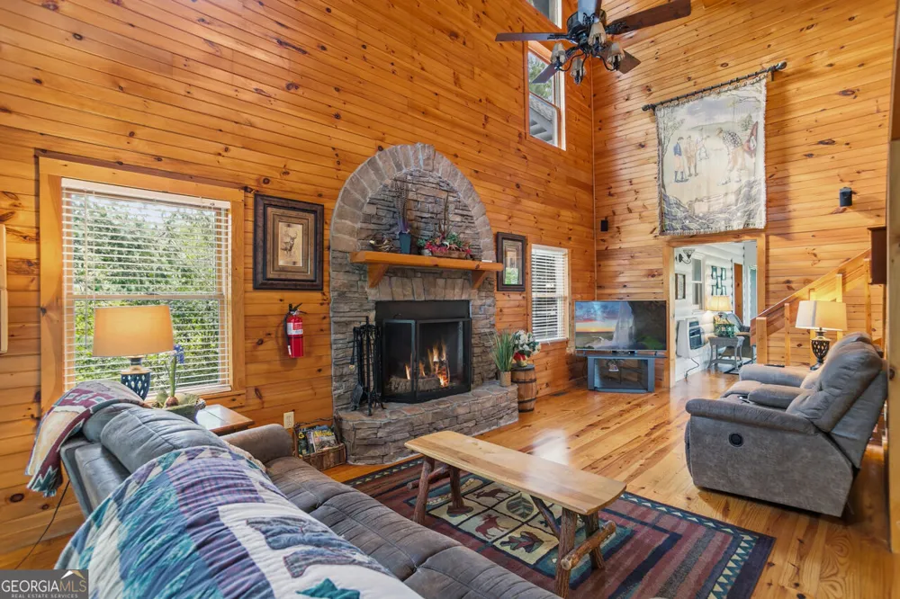 142 Oak Hill DR Mineral Bluff, GA 30559