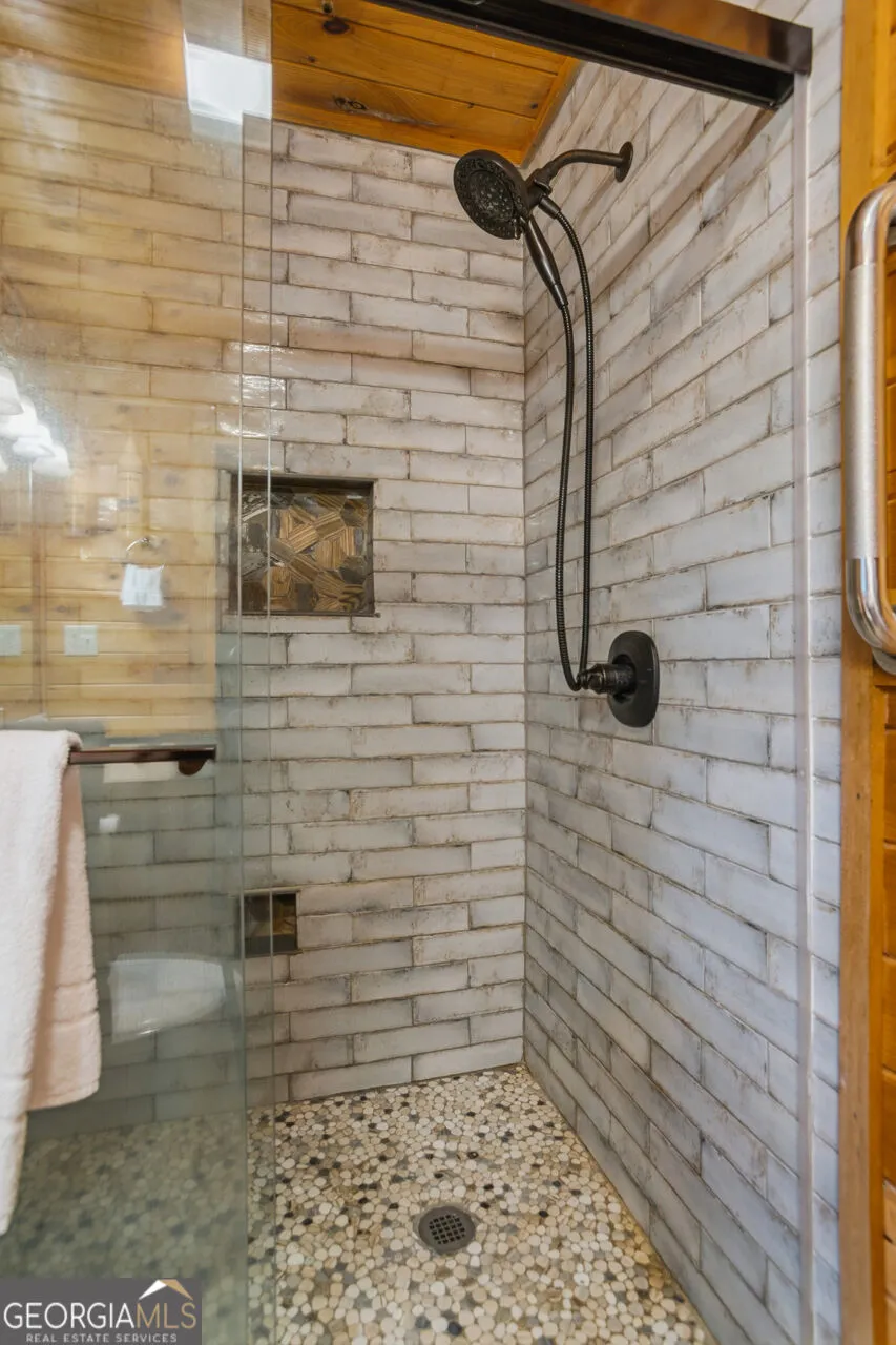 142 Oak Hill DR Mineral Bluff, GA 30559