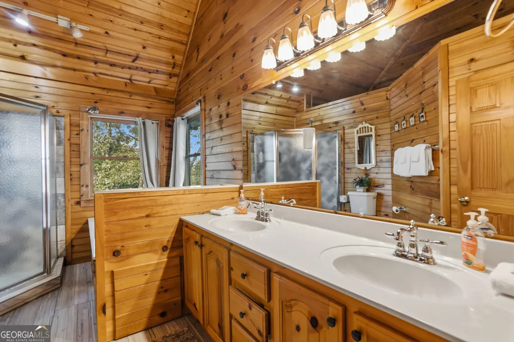 142 Oak Hill DR Mineral Bluff, GA 30559