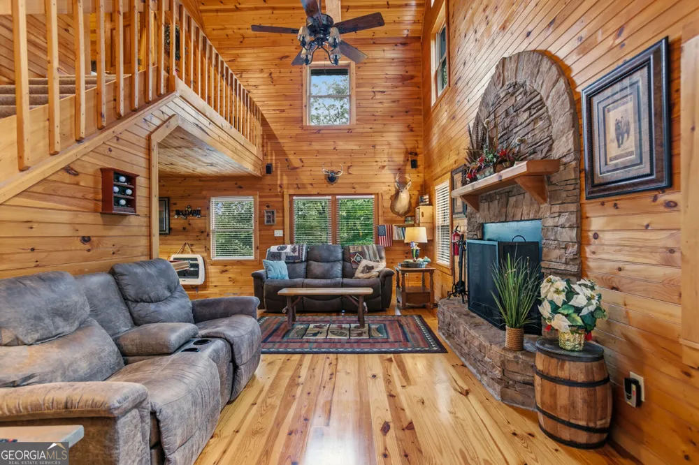 142 Oak Hill DR Mineral Bluff, GA 30559