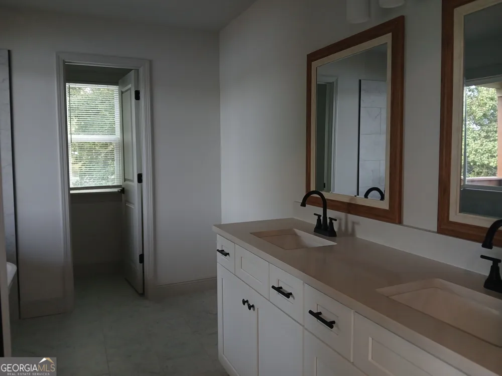 245 Lakeview DR Locust Grove, GA 30248