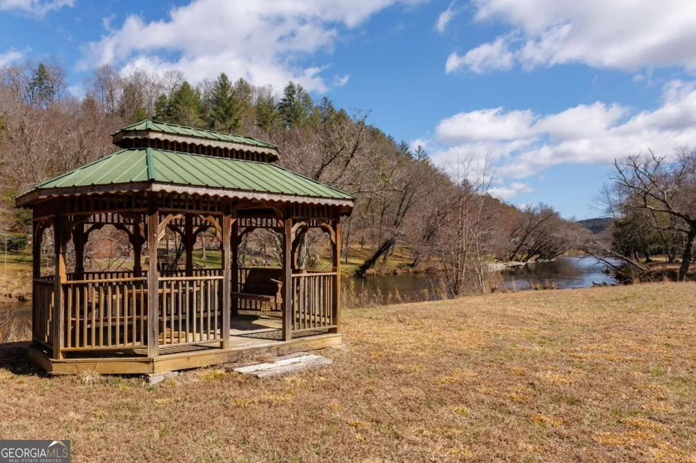 166 Dallas LN Blue Ridge, GA 30513