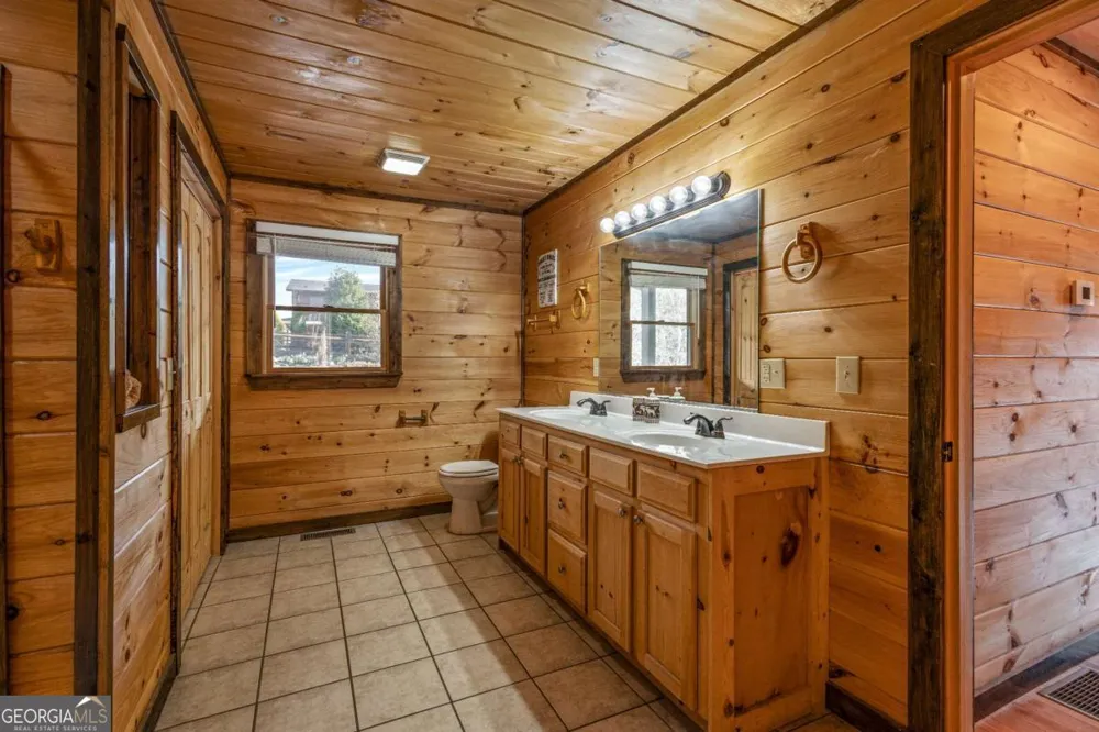 166 Dallas LN Blue Ridge, GA 30513