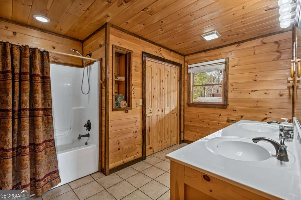 166 Dallas LN Blue Ridge, GA 30513