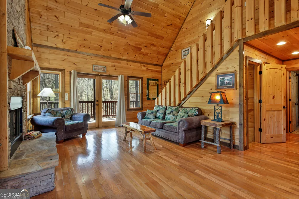 166 Dallas LN Blue Ridge, GA 30513