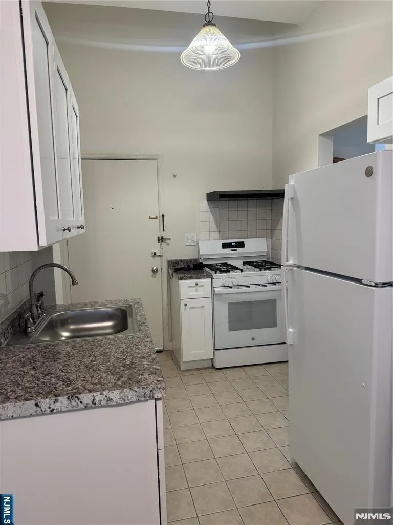 100 S Washington Avenue 1 Bergenfield, NJ 07621