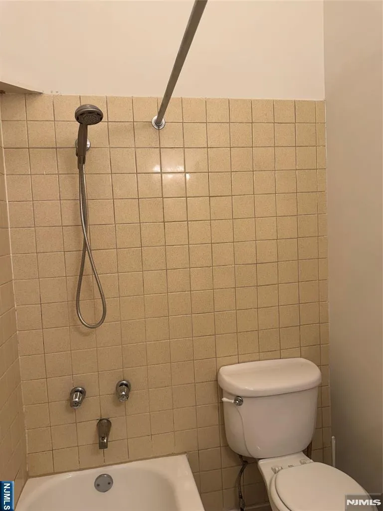 100 S Washington Avenue 1 Bergenfield, NJ 07621