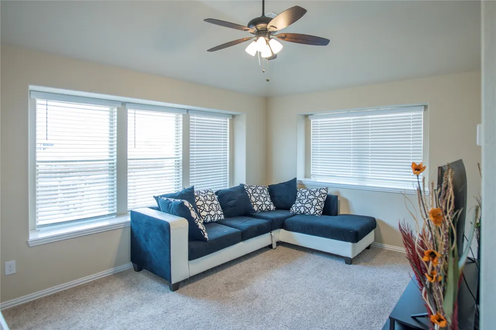 1305 Starlight Avenue Aubrey, TX 76227