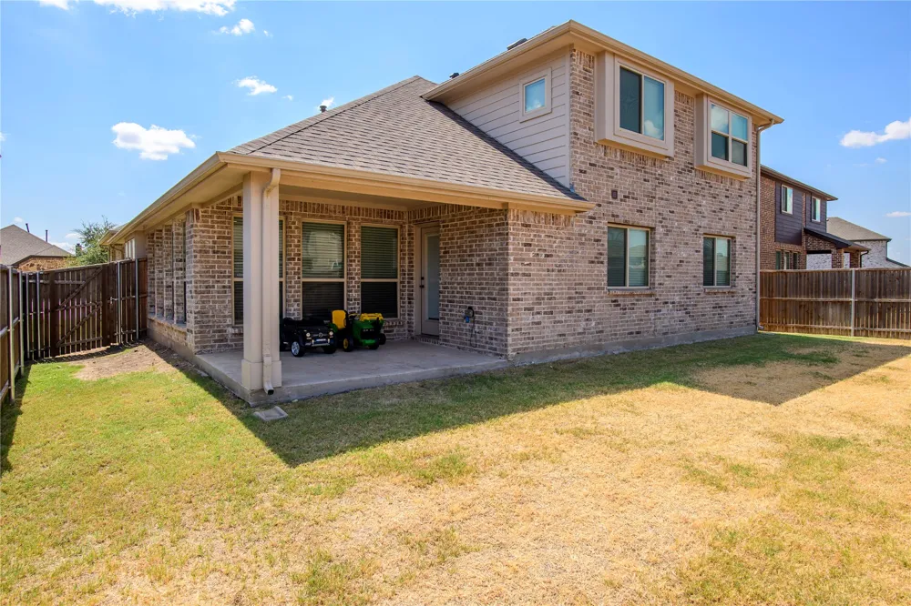 1305 Starlight Avenue Aubrey, TX 76227