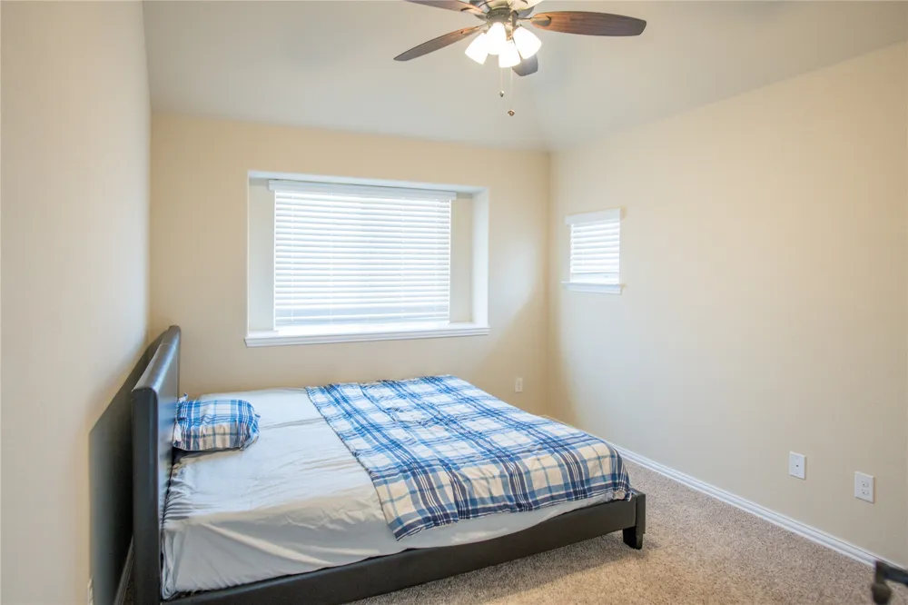 1305 Starlight Avenue Aubrey, TX 76227